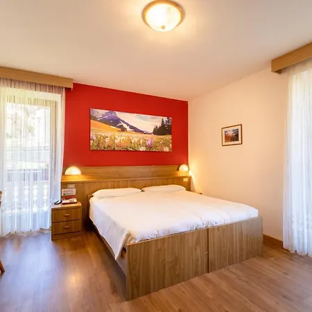 Hotel Berg Latemar Spitze 3*